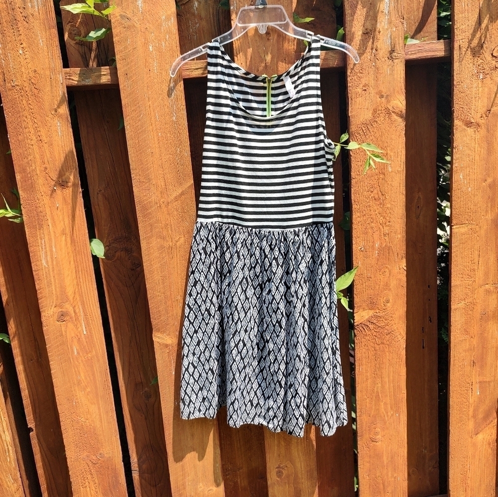 💥3/$20 xhilaration Medium Summer Dress! - Picture 2 of 9